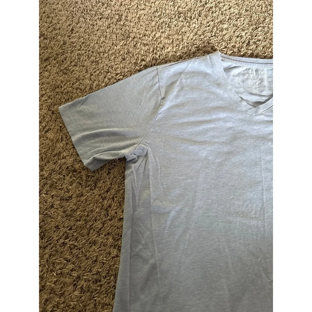 Banana Republic Men's Light Blue Eco Premium Wash V-Neck Tee Size Large